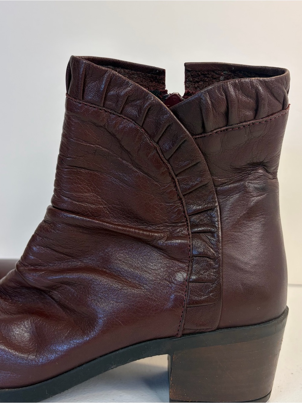 Bueno Connie Burgundy Red Leather Ankle Bootie Boots Winter Lined Size 37 6.5 7 - Picture 3 of 10